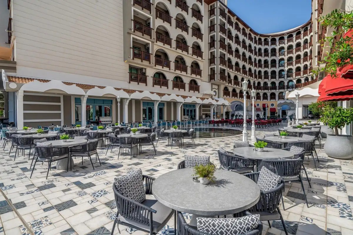 QUATTRO BEACH RESORT & SPA