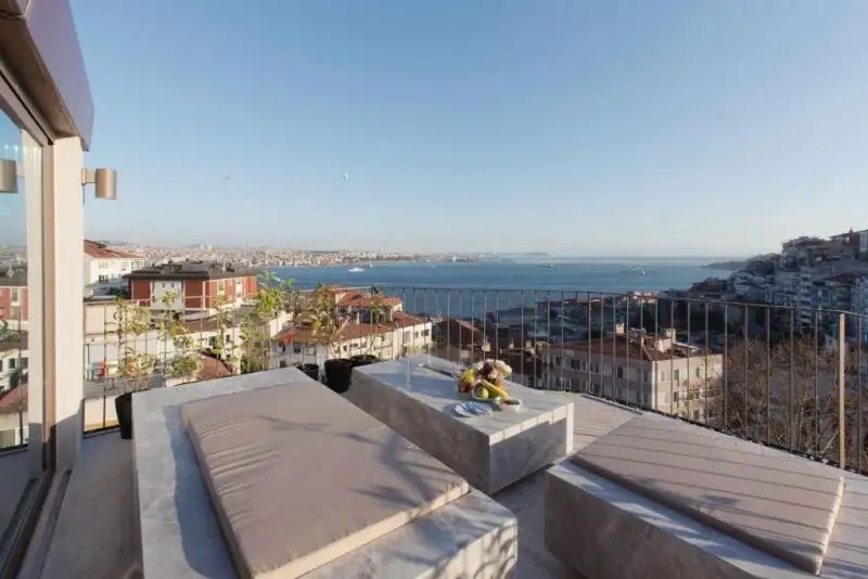 NOBLE22 SUITES