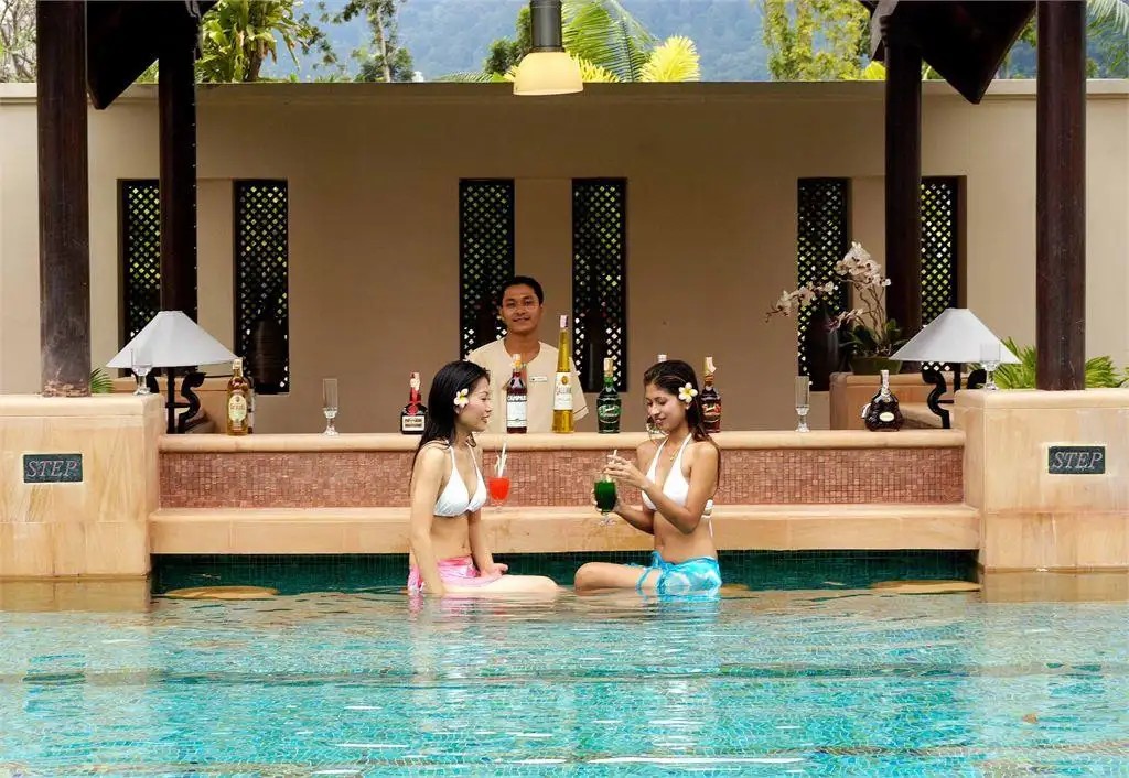 MISSION HILLS GOLF RESORT & SPA
