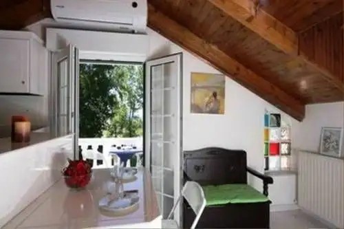 SOFIA-YIOTA STUDIOS & APARTMENTS