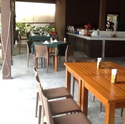 LA LUNE BEACH RESORT