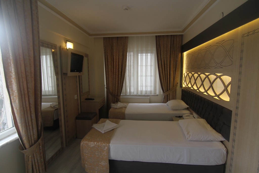 GRAND LIZA HOTEL