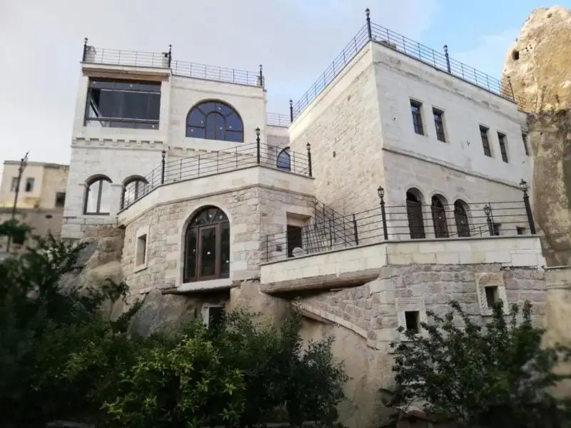 SERENUS CAVE SUITES