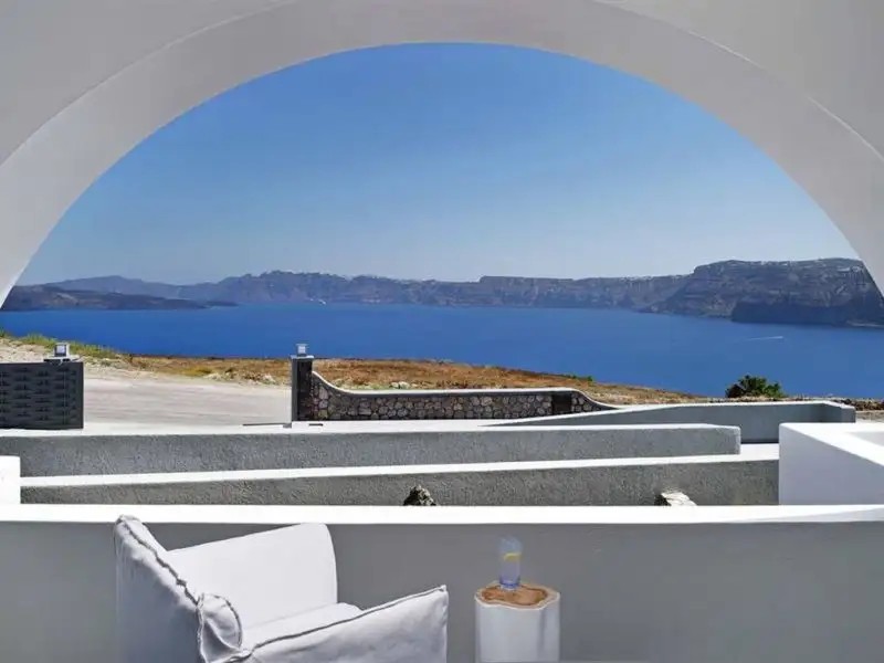 ACROTERRA ROSA LUXURY SUITES