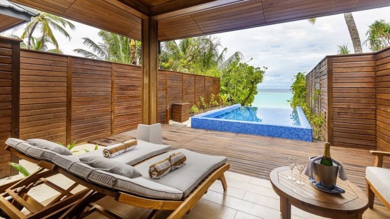 beach suite with pool