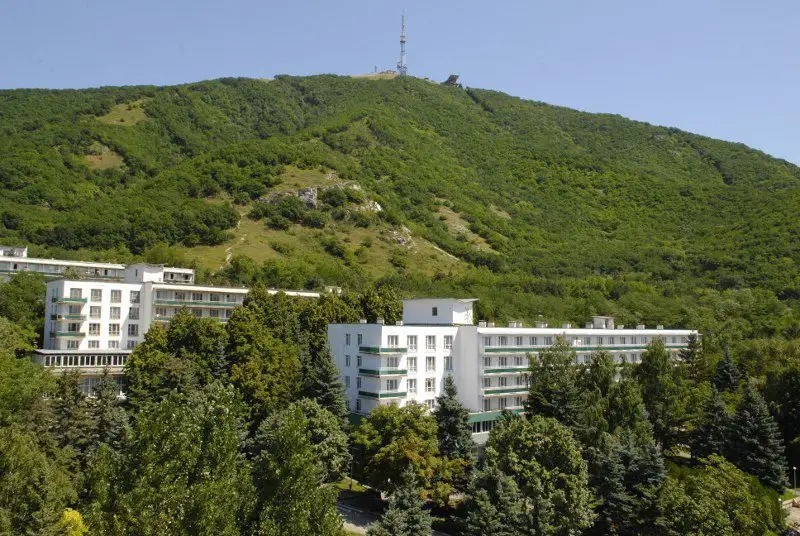 ЛЕНИНСКИЕ СКАЛЫ