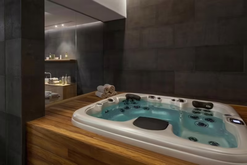 BILL & COO SUITES AND LOUNGE