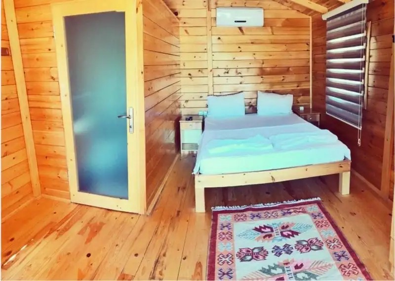 ZOE GLAMPING