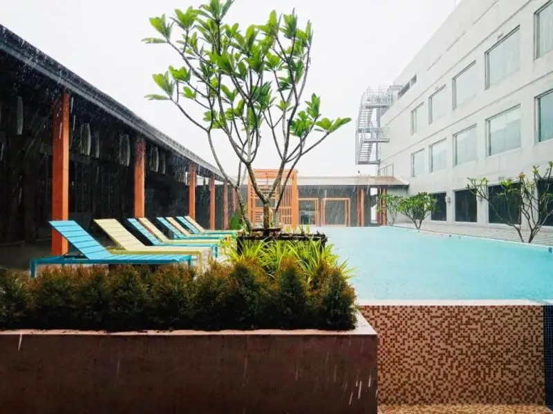 THE QUARTER HUALAMPHONG