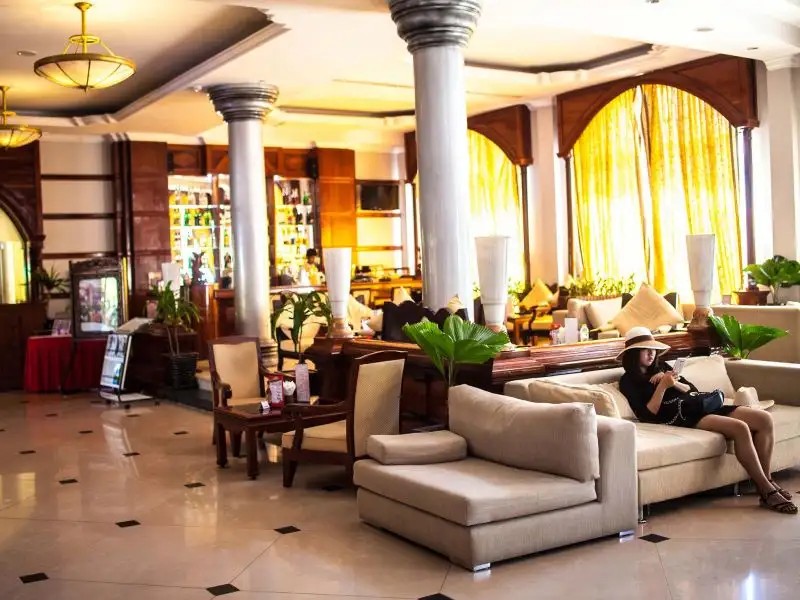 REE HOTEL