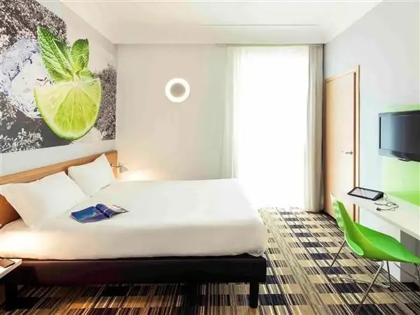 IBIS STYLES NAPOLI GARIBALDI (EX. MERCURE NAPOLI GARIBALDI)