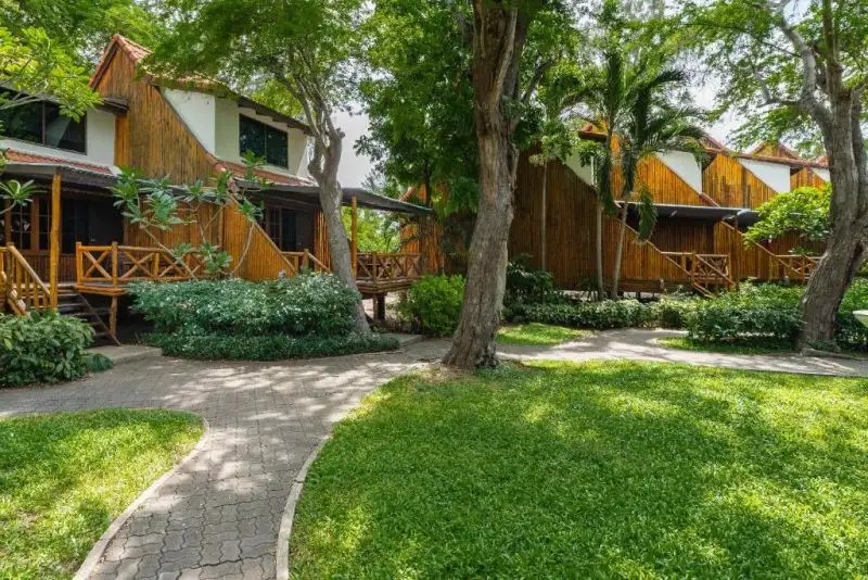 REGENT CHALET REGENT BEACH CHA-AM