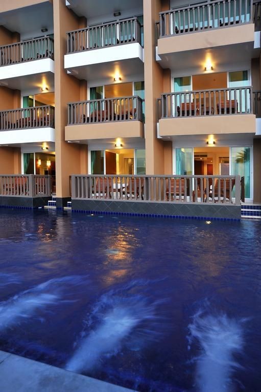 deluxe pool access sea view