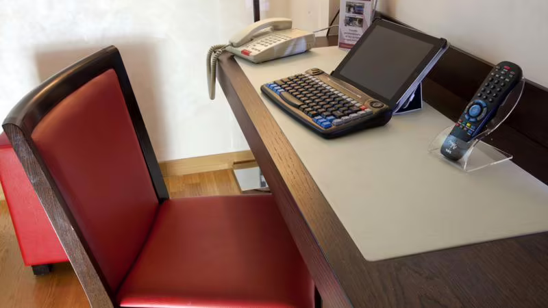 BREAKING BUSINESS HOTEL