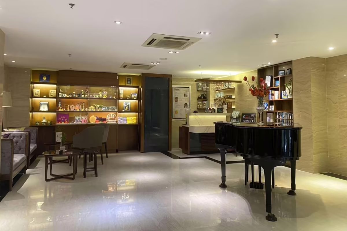 ADORA MIRA HOTEL SAIGON (EX. RAMADA ENCORE)