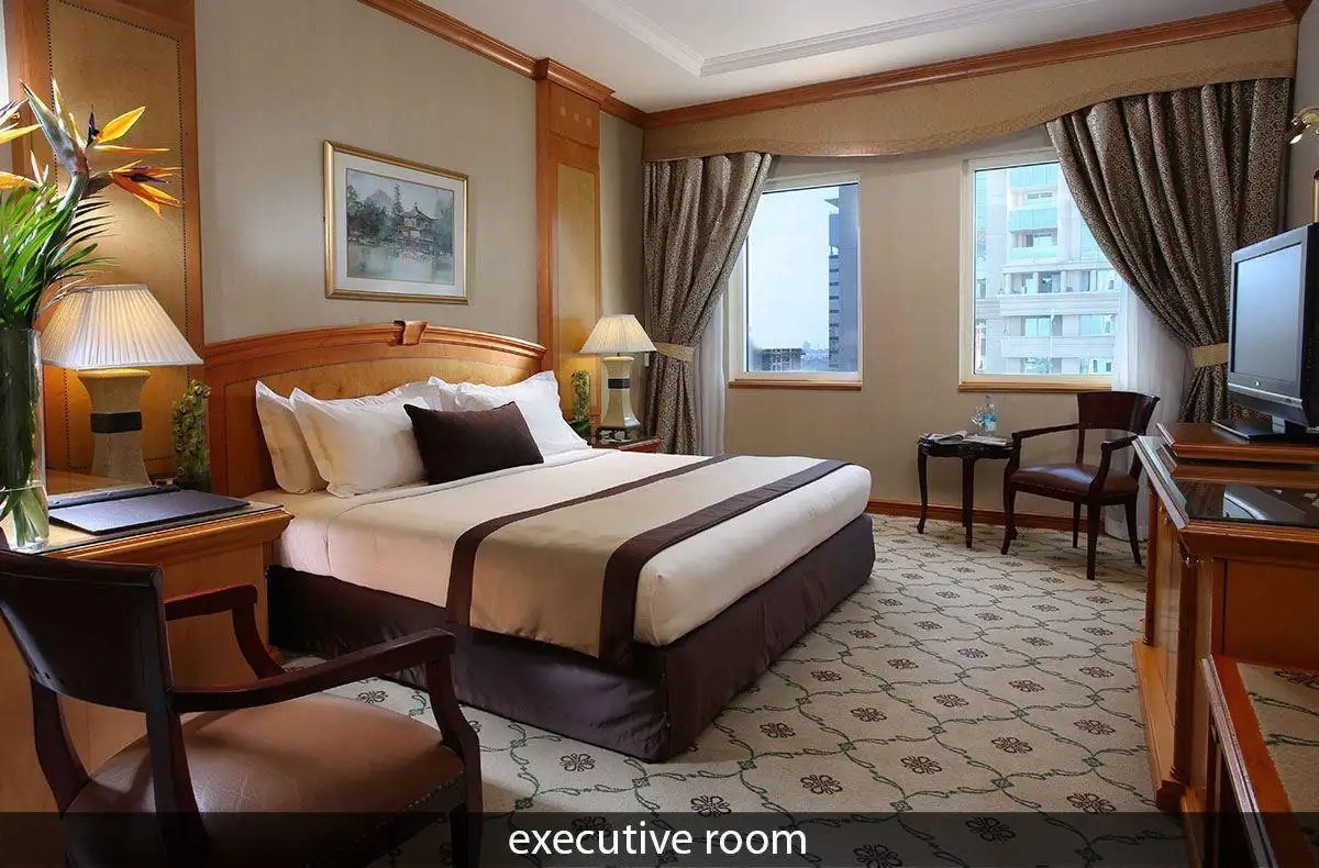 KNIGHT CASTLE HOTEL (EX. CARLTON PALACE)