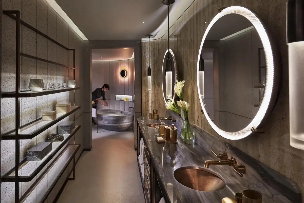 THE LANDMARK MANDARIN ORIENTAL