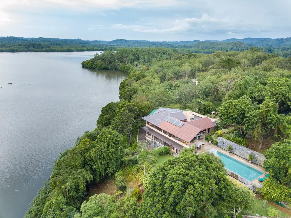 LUXURY VILLA 21