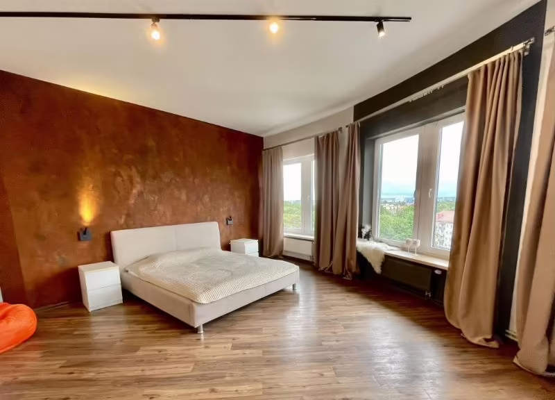 CENTRAL PARK APARTMENT