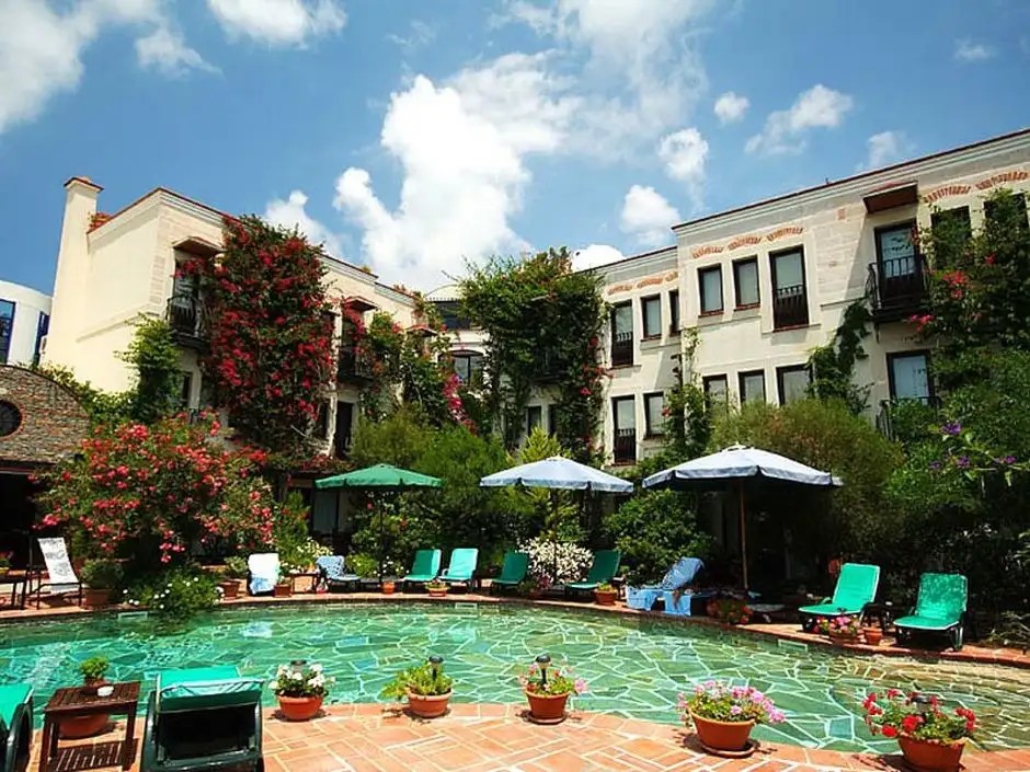 EL VINO HOTEL & SUITES