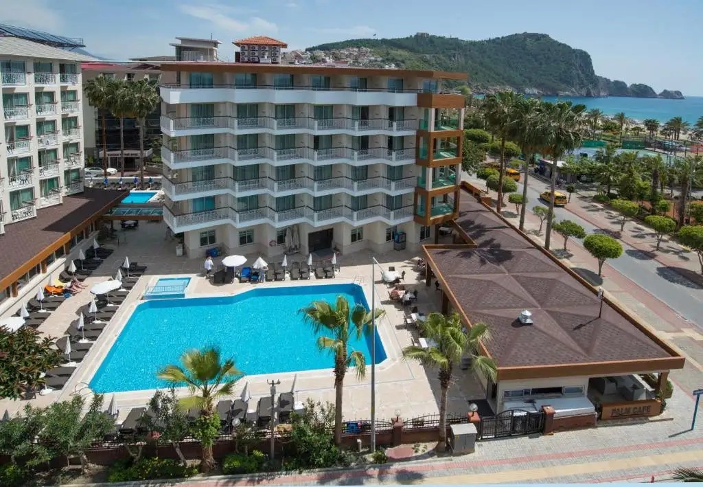 RIVIERA HOTEL & SPA