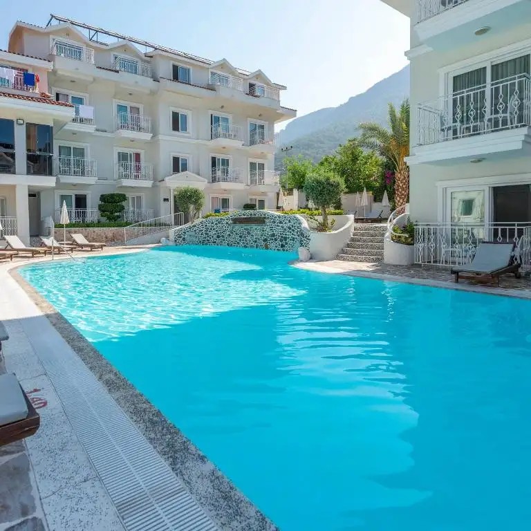 MONTEBELLO DELUXE