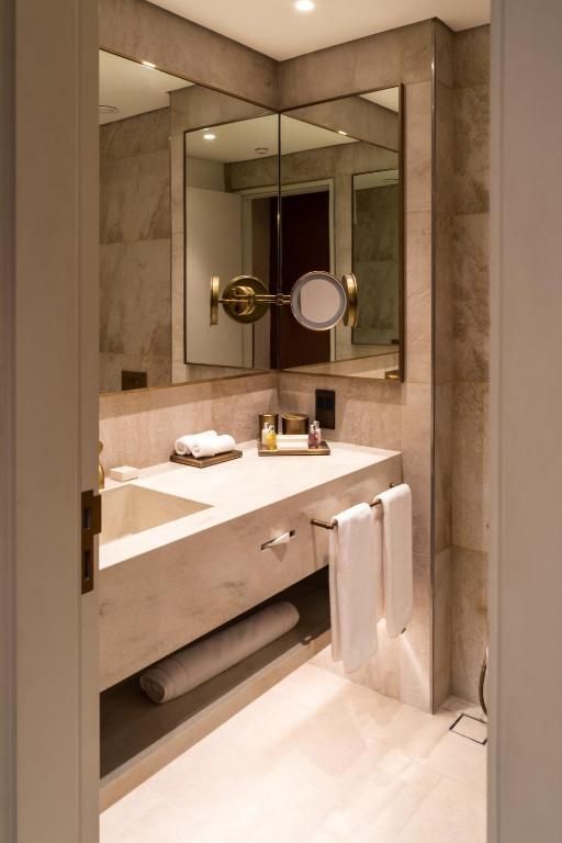 al ubayya deluxe room