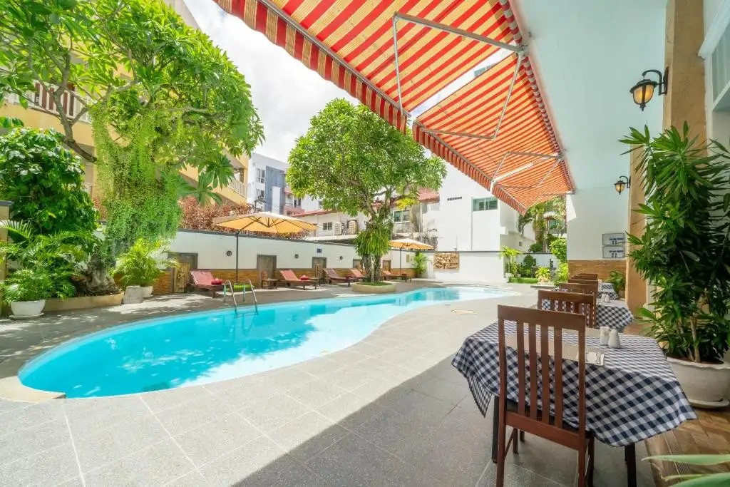 LA VINTAGE RESORT (EX. POPPA PALACE)