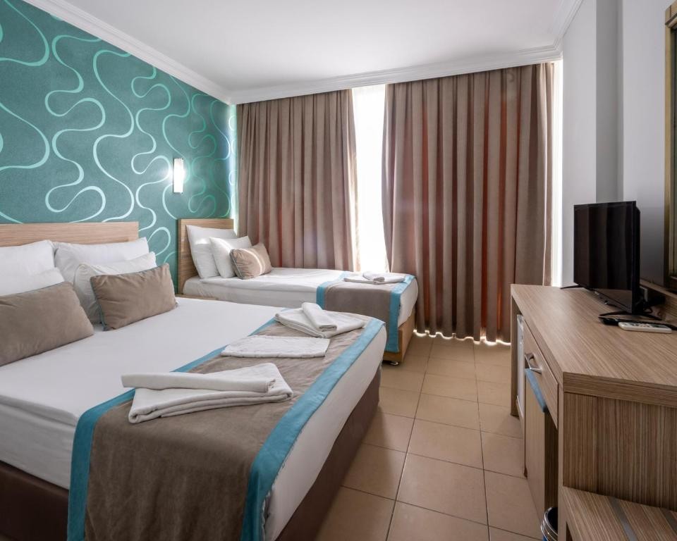 LOWE HOTEL