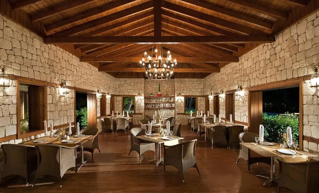 07 GROUP HOTEL