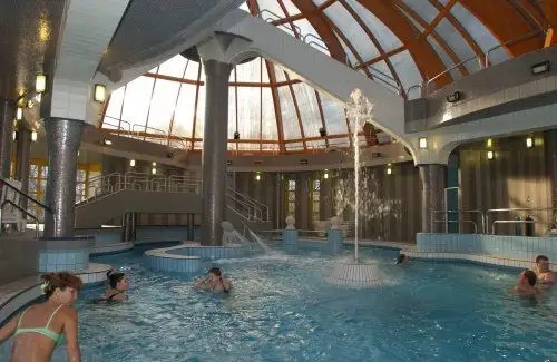 HUNGUEST HOTEL FLORA