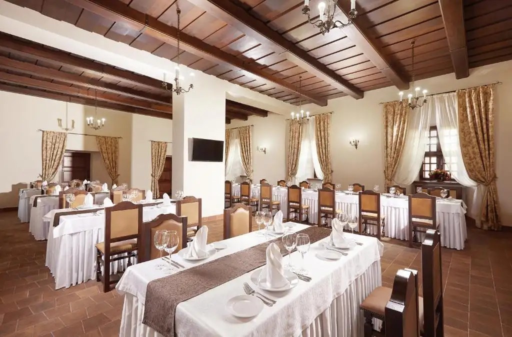 МОНАСТЫРСКИЙ