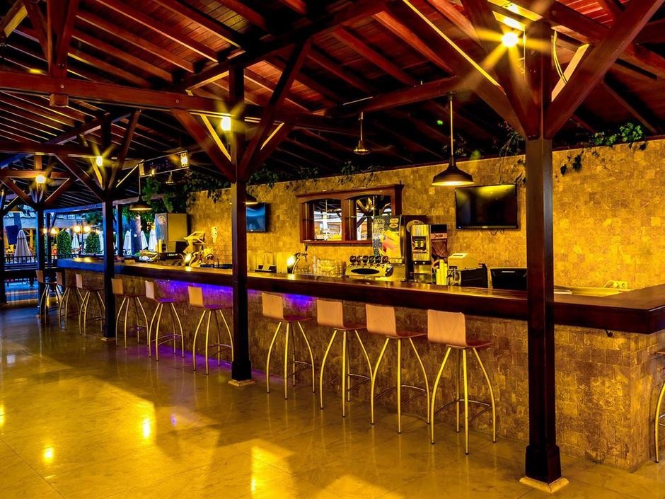 JULIAN CLUB