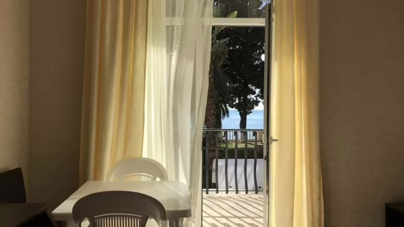 ЛАЗУРНЫЙ БЕРЕГ