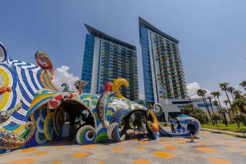 MIRAMAR LUXURY RESIDENCES