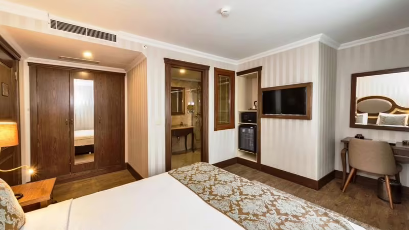 REALSTAR HOTEL