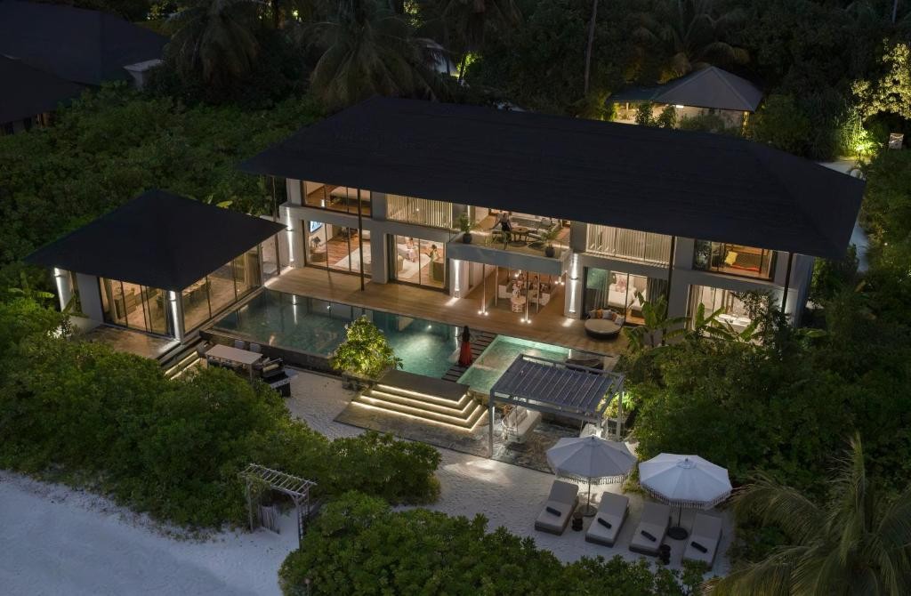 MADIFUSHI PRIVATE ISLAND