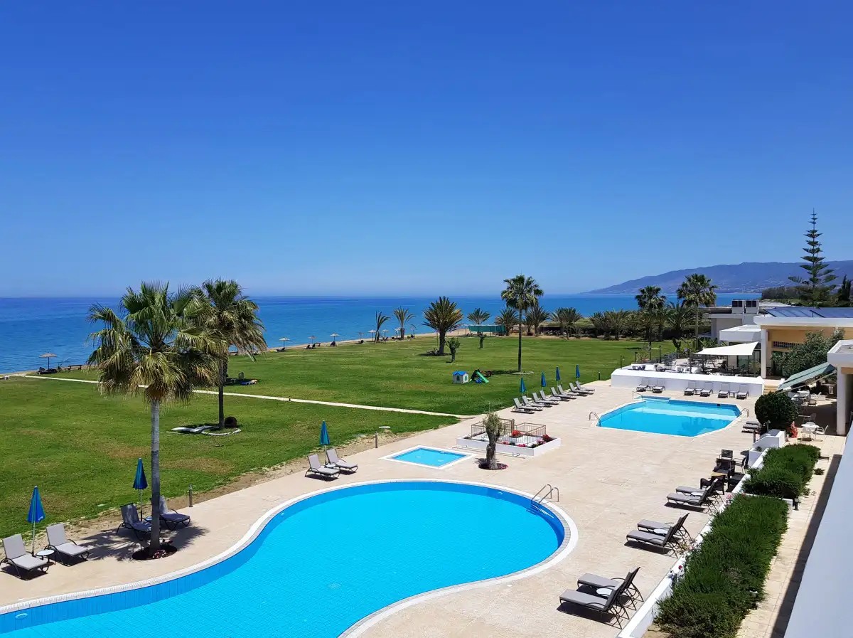NATURA BEACH HOTEL