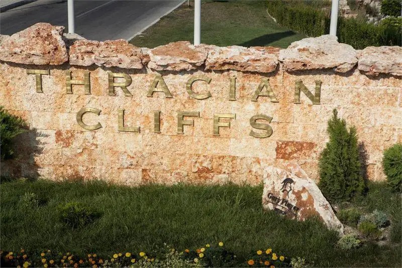 THRACIAN CLIFFS GOLF & BEACH RESORT