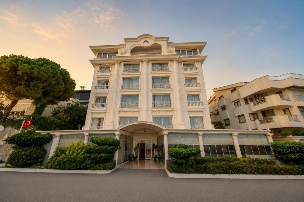 MASSIMO HOTEL (EX. LA BOUTIQUE ADULTS ONLY 16+)