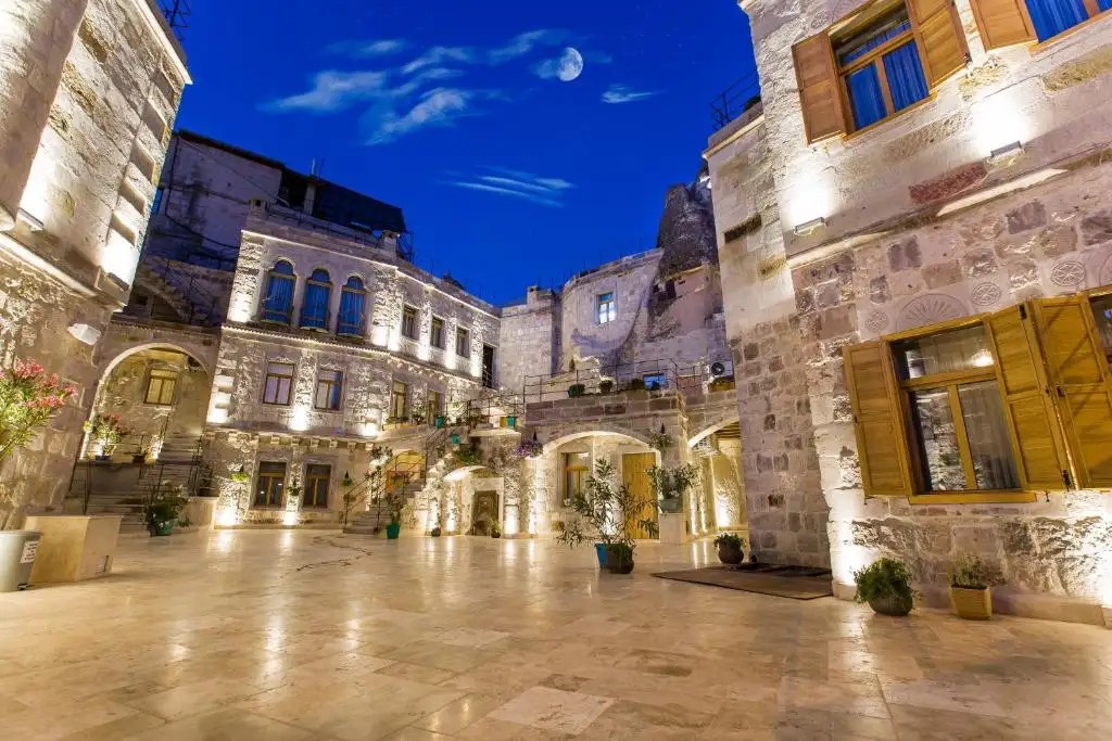 IMPERIAL CAVE SUITES & SPA