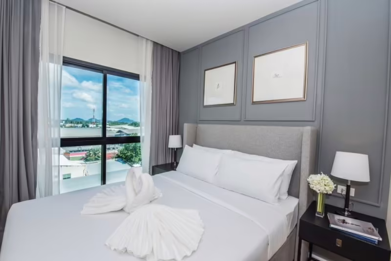 DLUX CONDOMINIUM