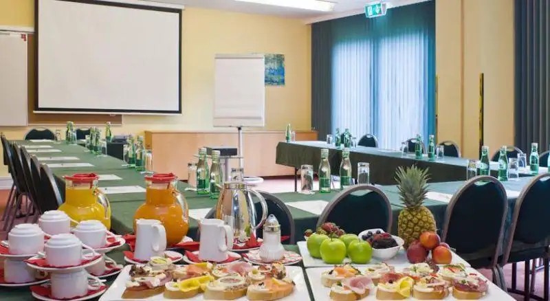 PARK INN BY RADISSON UNO CITY VIENNA