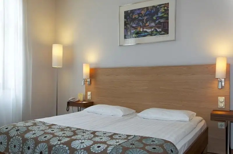 THE THREE CORNERS HOTEL BRISTOL