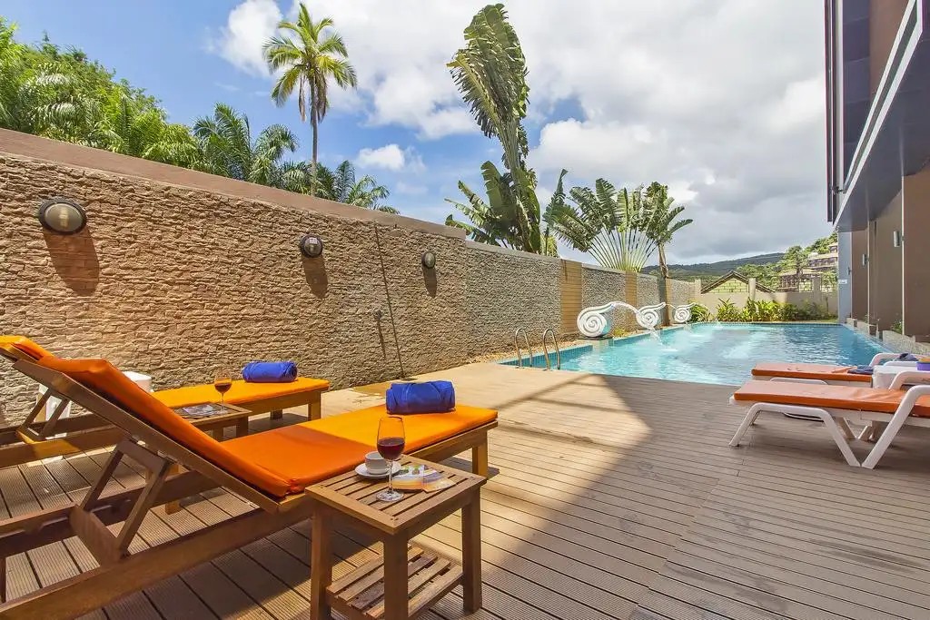 CHIC CONDOTEL KARON