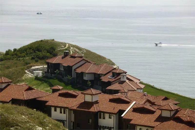 THRACIAN CLIFFS GOLF & BEACH RESORT