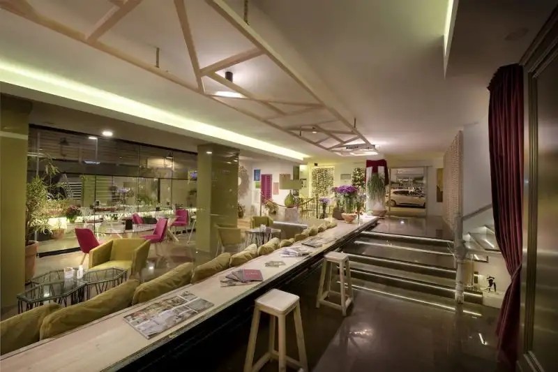 LARA CHANCE HOTEL