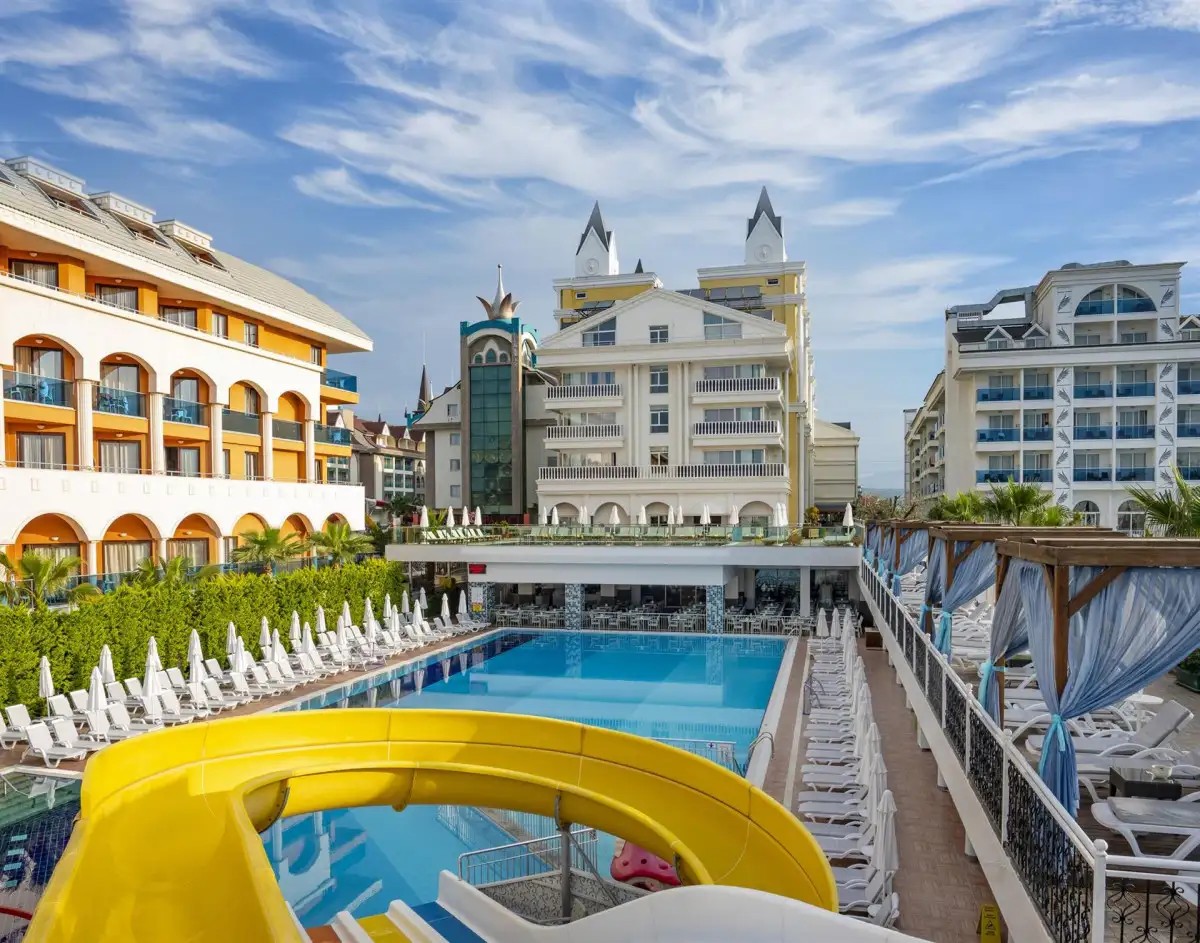 DREAM WORLD RESORT & SPA