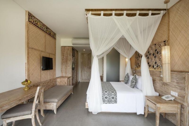 suite pool access