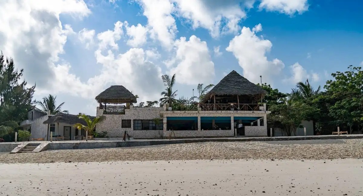 BEACH BABY LODGE